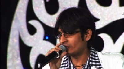 Tuhinji Bi Kujh Dil Aahe sung by Vinod Bachani